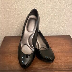 Kelly & Katie Glossy Black Heels